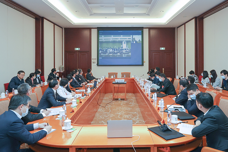 图集：江苏代表团部分代表与国家发改委举行视频连线会议（3张）