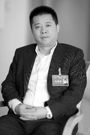 省人大代表、中国幸福村江阴长江村党委书记李洪耀