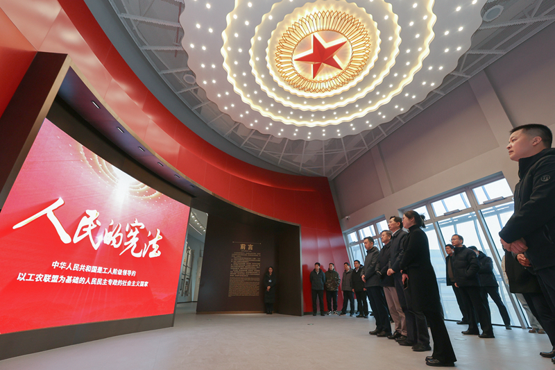 省人大机关在南京宪法公园开展宪法教育活动