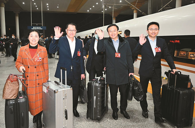 我省全国人大代表返回岗位