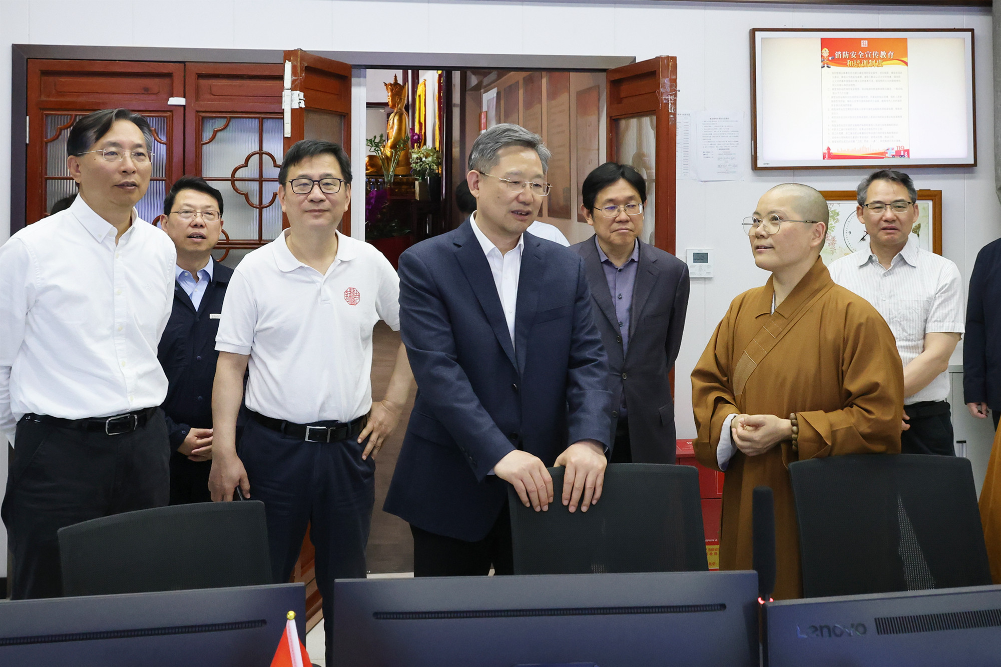 周广智到宗教院校走访调研