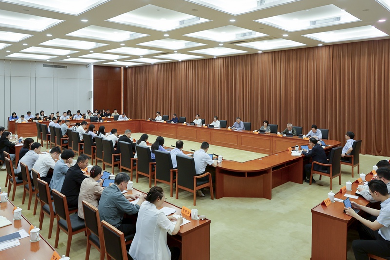 省人大机关开展深入贯彻中央八项规定精神学习教育专题学习暨“青年学堂”活动