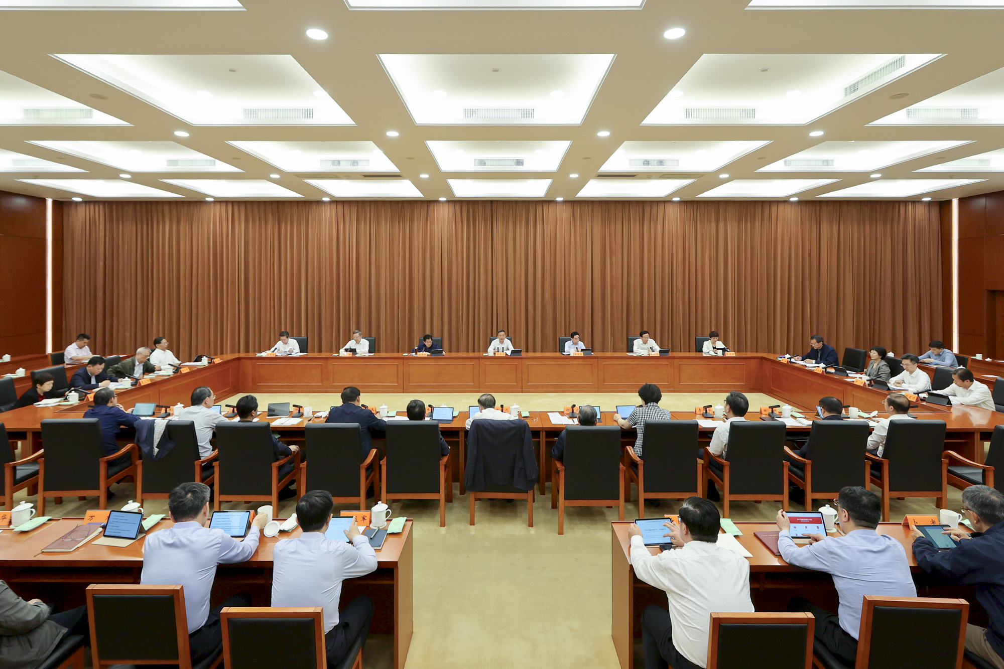 省人大常委会党组召开扩大会议