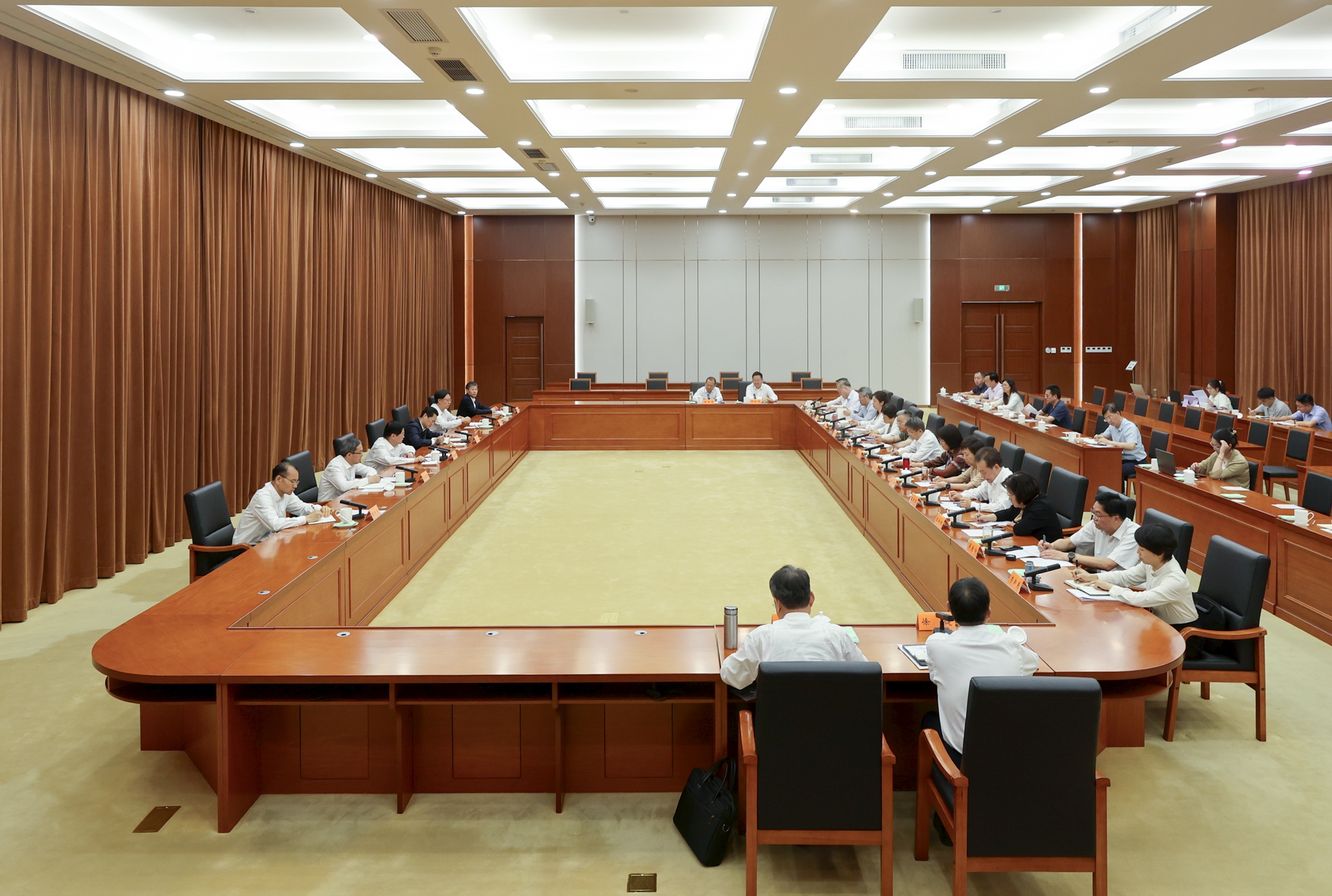 魏国强主持召开市县人大常委会负责同志座谈会