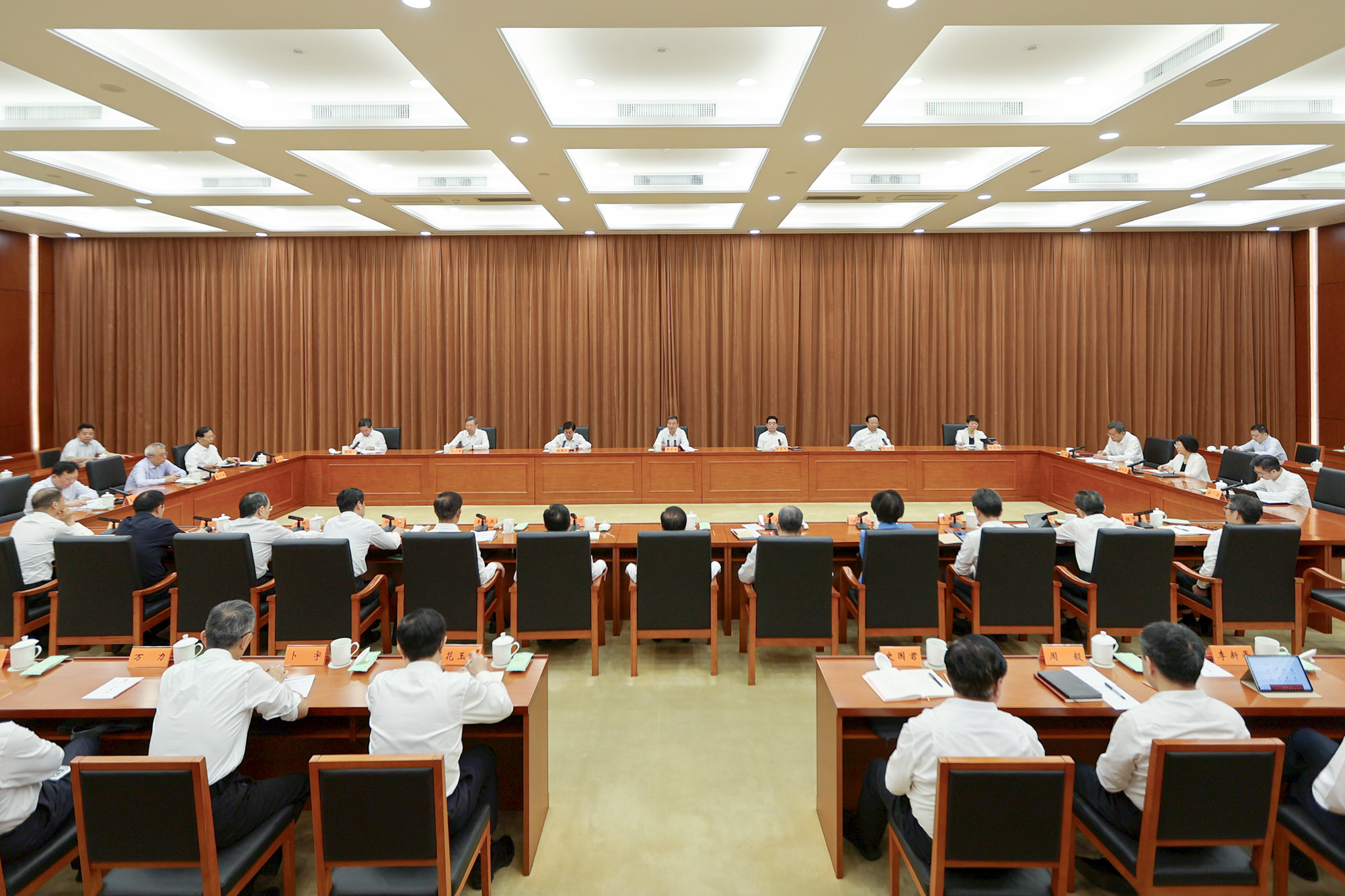 省人大常委会党组传达学习省委十四届九次全会精神