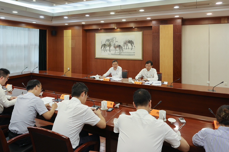 樊金龙参加所在党支部主题教育专题组织生活会