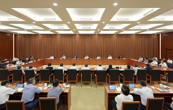 ʡʮ�Ľ��˴�ί����е���ʮ�ߴ����λ���