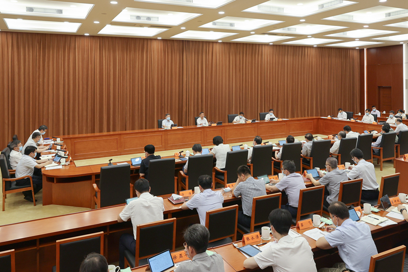 省十四届人大常委会举行第十一次主任会议