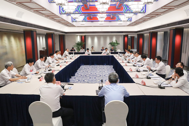 魏国强主持召开各市人大常委会负责同志座谈会