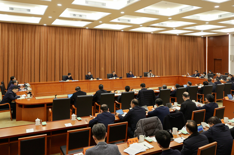 省十四届人大常委会举行第二十一次主任会议