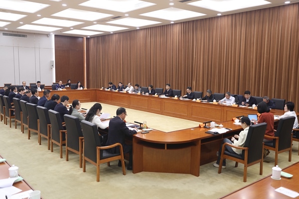 ��ϯ������̸�᣺���ĸ������㡱��ץ��ʵ������������ǰ��