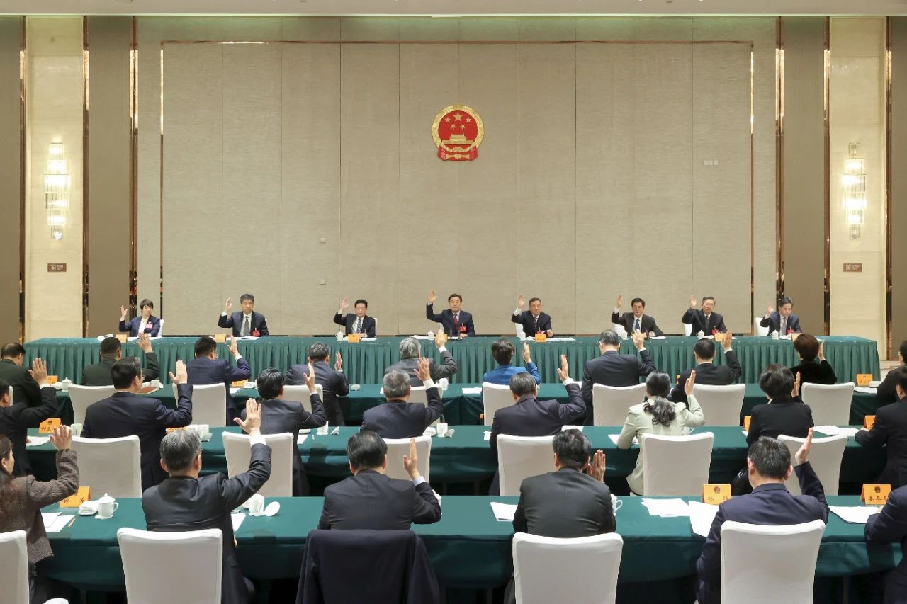 ʡʮ�Ľ��˴����λ�����ϯ�ž��е���λ���