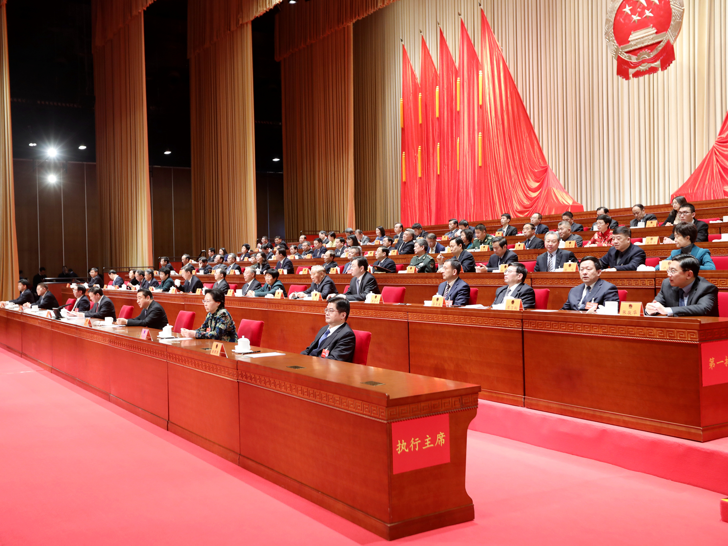 江苏省十三届人大二次会议胜利闭幕