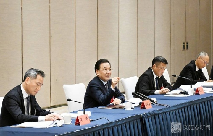 信长星参加无锡代表团审议