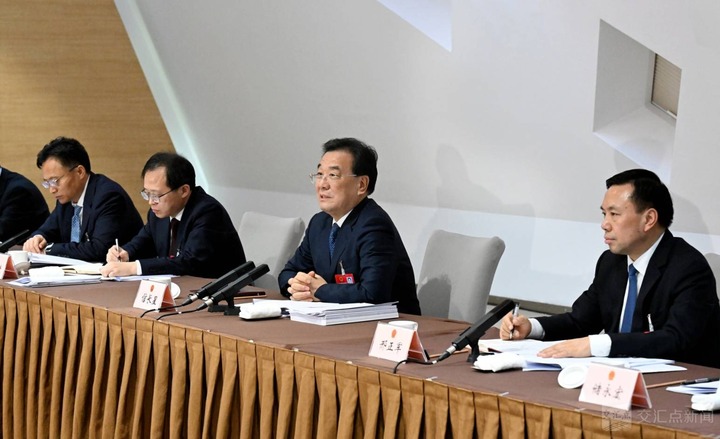 信长星参加连云港代表团审议