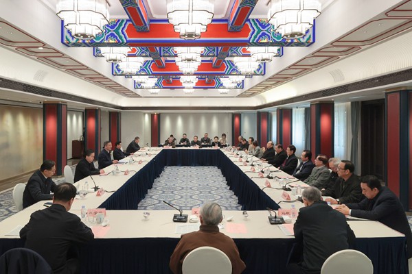 省人大常委会召开老领导座谈会