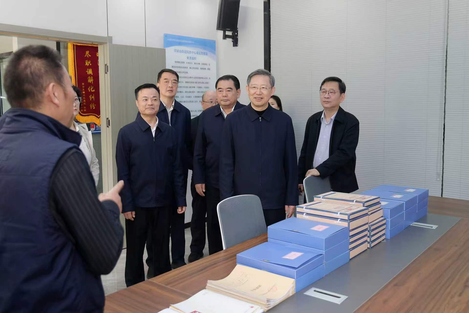 �ܹ��Ǵ��Ӹ����ݻ�������