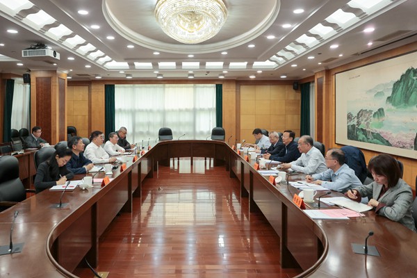 夏心旻出席国际合作园区、跨境电商、中欧班列发展情况座谈会