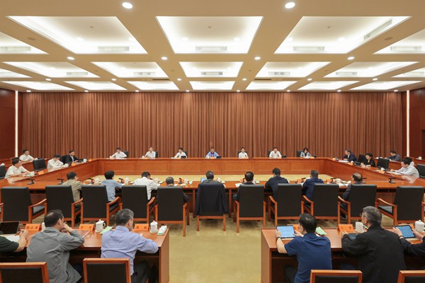 省人大常委会党组召开扩大会议暨理论学习中心组学习会