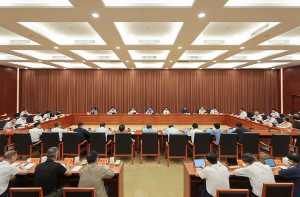 省人大常委会召开党组扩大会议暨第六十六次主任会议