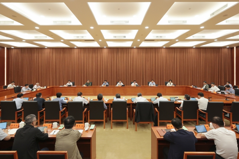 省人大常委会召开党组扩大会议暨第六十八次主任会议