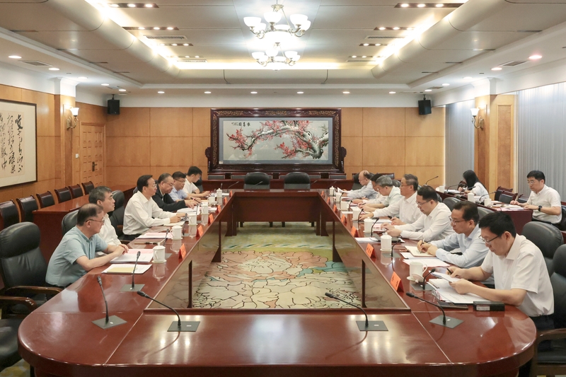 夏心旻出席战略性新兴产业集群发展情况座谈会