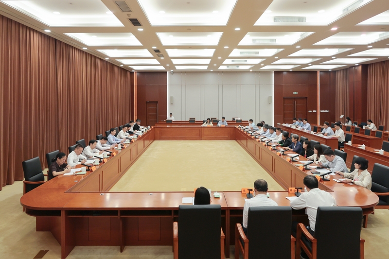 列席代表座谈会：把新情况研究透，把新问题解决好