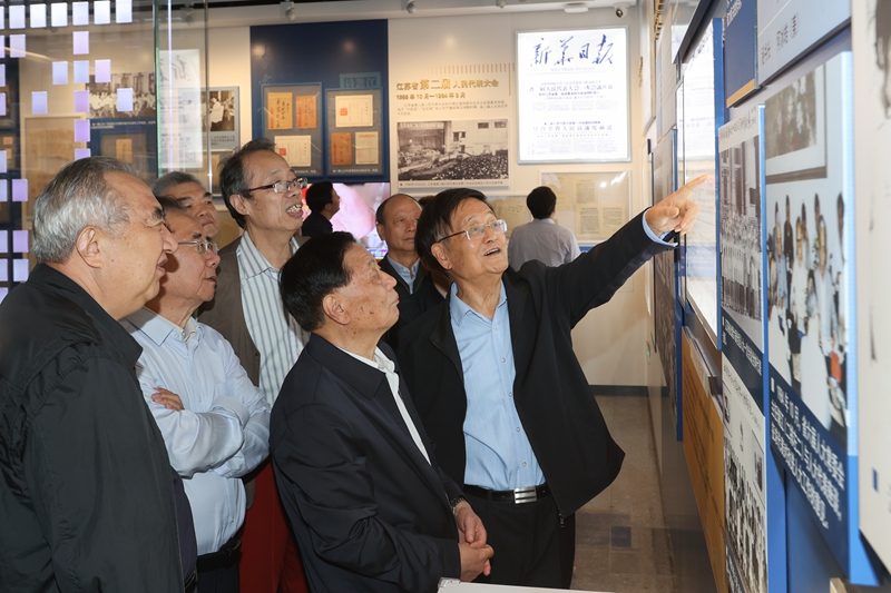 省人大老领导老同志参观“江苏•人民代表大会制度展”